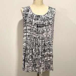 Croft & Barrow Black/White/Gray Pleated Tank Size 1X